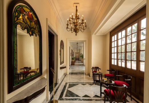 메이든스 호텔의 우아한 건축