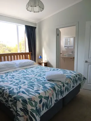 Purple Hen Country Lodge Hotels in Athenree
