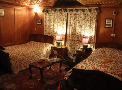 Lily of the World Houseboat
