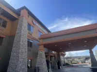 Best Western Premier KC Speedway Inn  Suites - sarapan