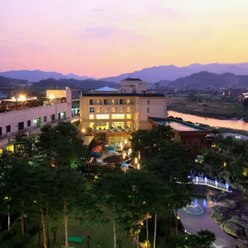 Chereville Spa Tourist Hotel Các khách sạn gần Ga Obin