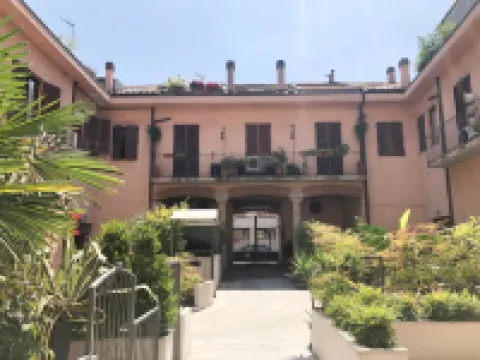簡易米蘭客房和公寓 鄰近聖貝納迪諾骸骨教堂的酒店
