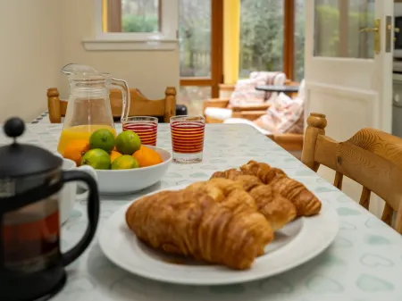 Glenpark Отели рядом с достопримечательностью «The Coylumbridge Hotel FUNHOUSE»