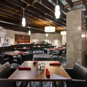 Holiday Inn OAKVILLE (CENTRE) by IHG