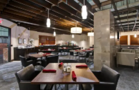 Holiday Inn OAKVILLE (CENTRE) by IHG