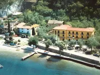 Albergo Del Garda Các khách sạn gần Jungle Adventure Park