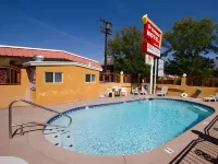 Trails Motel - Hot Tub