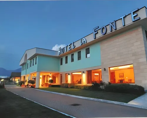 Hotel La Fonte Hotel a Ome