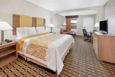 Days Inn & Suites by Wyndham Huntsville