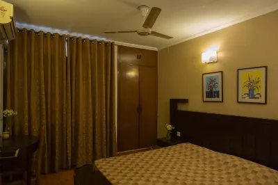 Room in BB - Hauz Khas 3 Rooms Bnb
