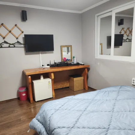 Jangheung Cheongwan Unmanned Hotel Отели в г. Чанхын