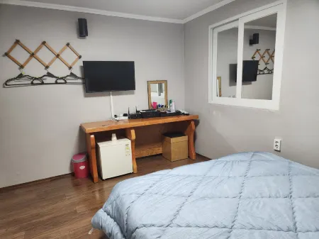 Jangheung Cheongwan Unmanned Hotel Отели в г. Чанхын