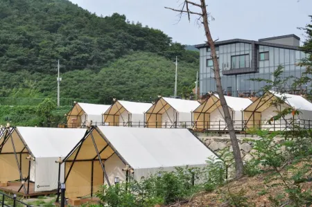 Goseong Polaris Glamping Отели рядом с достопримечательностью «Goseong Dinosaur World Expo»