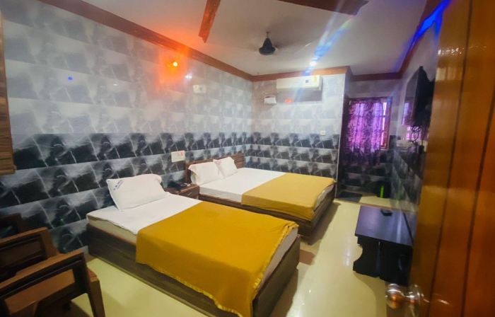 C M Hotel