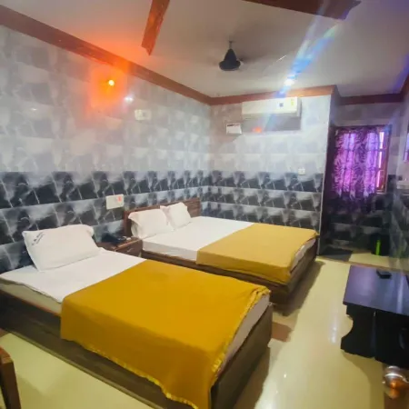 C M Hotel
