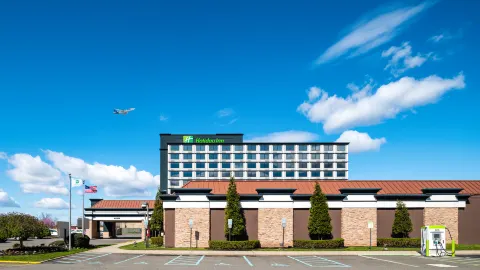 Holiday Inn NEWARK INTERNATIONAL AIRPORT by IHG in Newark