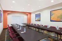 Days Inn & Suites by Wyndham Marquez