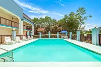 Baymont by Wyndham McDonough - Pool