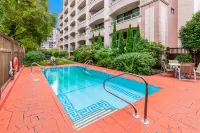 Best Western Plus Inner Harbour - Pools