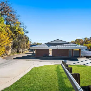 Days Inn by Wyndham Dubuque