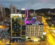 Sandri Palace Hotel Hotels near Cabecudas Beach