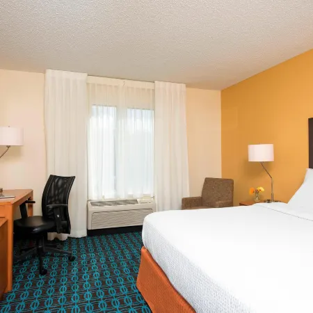 Fairfield Inn & Suites Bloomington