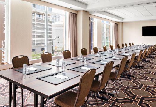 5. 홈2 스위트 바..