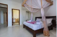 Villa Becky -Luxury 3 Bedroom with AC Penthouse in Diani Beach