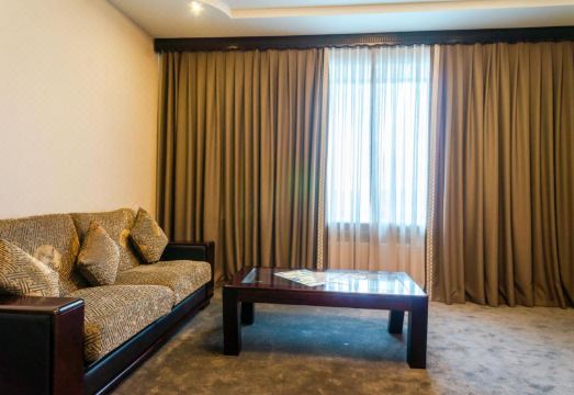 5. 로열 팰리스 호..