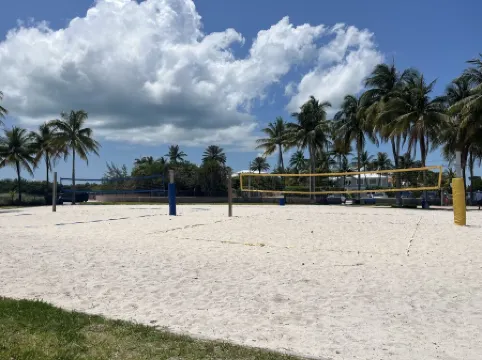 BeachHouse @ Sombrero & Ocean access w/45’ Dock, kayaks and Bikes.