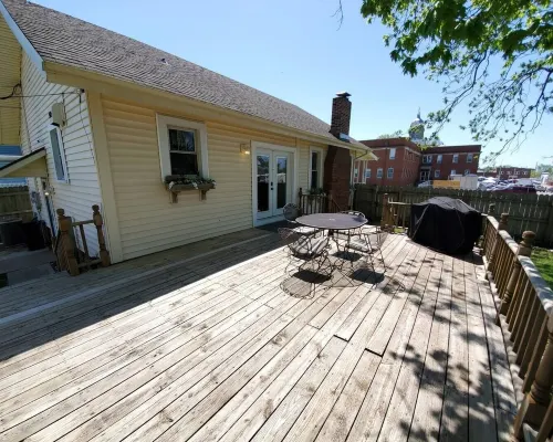 Downtown Retreat with large privacy fenced yard. Pet Friendly! Hotels in Warrensburg
