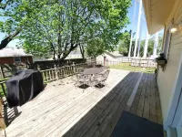 Downtown Retreat with large privacy fenced yard. Pet Friendly! Hotels in Warrensburg