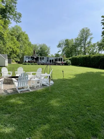 Heros Hideaway, private 1acre flat grassy yard, majestic sunsets