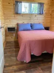 Beautiful 2 bedroom cabin with amazing lake views