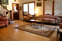 The Ross House 1930's Craftsman Style House Hotels in Gillette