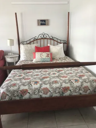 Steps to Siesta Key BEACH! Pool, Tennis Court, Shuffle Board, Basketball! Отели в г. Сиеста-Ки