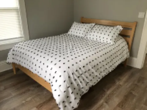 Remodeled 2nd-floor apartment blocks from Mayo