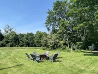 1904 Folk Victorian -- walk to the Jet Express! Sleeps 8