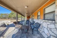 Moon River/Fenced Pool, Close to Golf and Frio, Volleyball, No Bunks, FREE FRIO