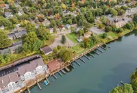 Manistee Charm :: Minutes from Beach & Downtown Hotel di Manistee