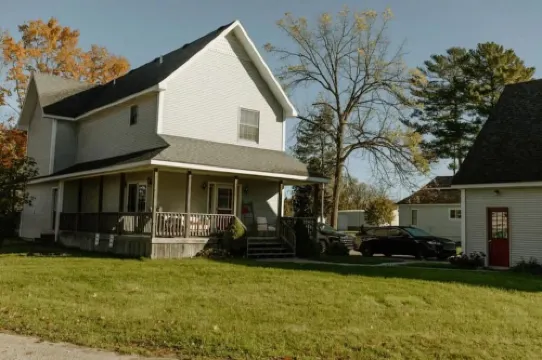 Karen’s River Bend! 0.5 miles away from beach!!