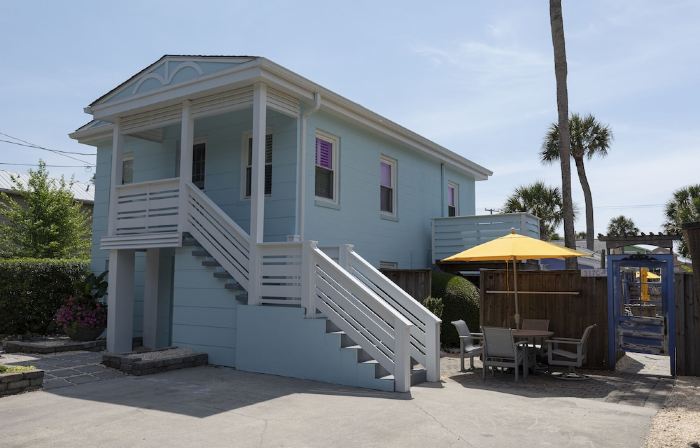 Nautical-themed Studio less than a block to sea, sun and fun!