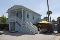 Nautical-themed Studio less than a block to sea, sun and fun! Hotels near Public Beach Access - 8th St E
