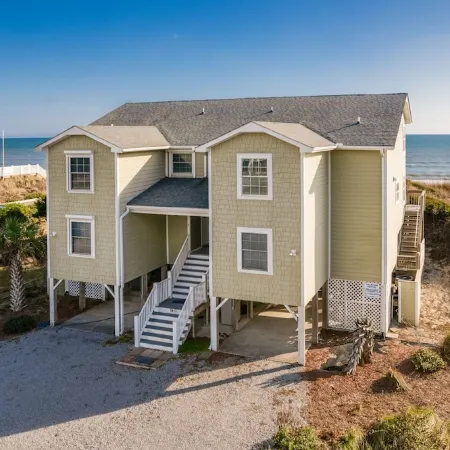 Charming 5-bedroom oceanfront duplex with wonderful views