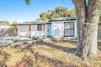 Updated Ranch near Airport & easy access to Beaches