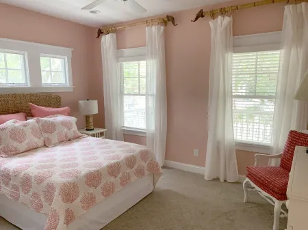 Classic Bhi Home, Ideal for 2 Families, Easy Beach Access