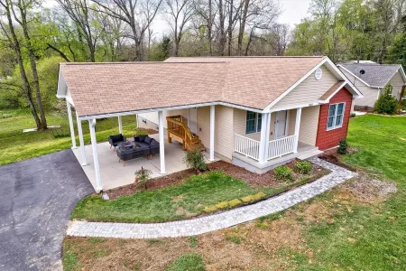 Brand new home - 5 min to ETSU - Comfort & Convenience