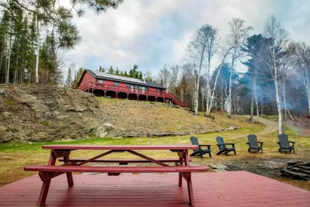 Lakeside Lodge with stunning views!