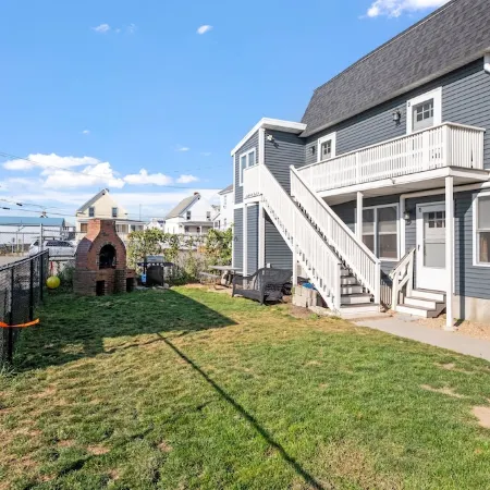 Steps to Hampton Beach and all entertainment! 4 bedrooms, pet friendly!