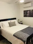 Premier Downstairs Flat in Perfect Down Town Location - Balkoner